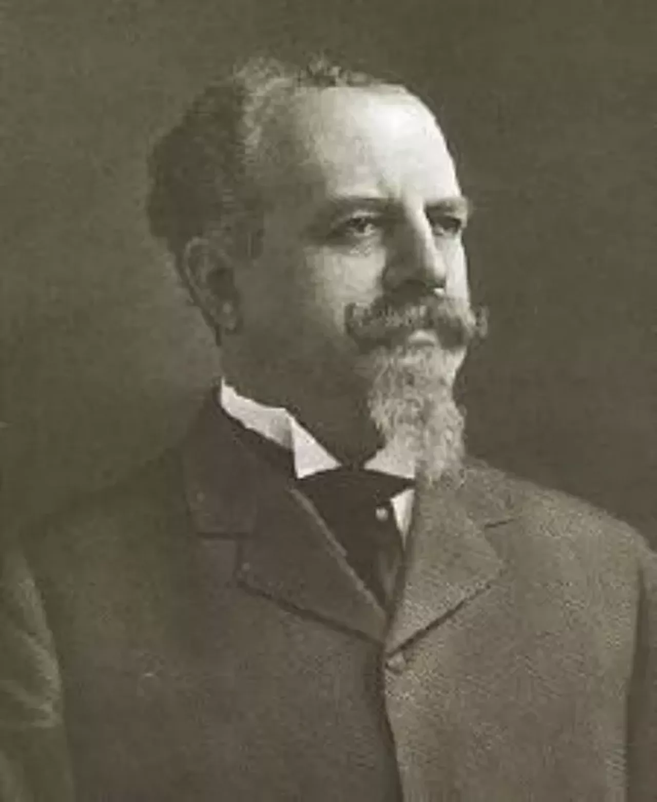 Adolphus Busch This co-founder of Anheuser-Busch has a very beautiful gravesite in in Bellefontaine Cemetery. Photo credit: Wikimedia Commons