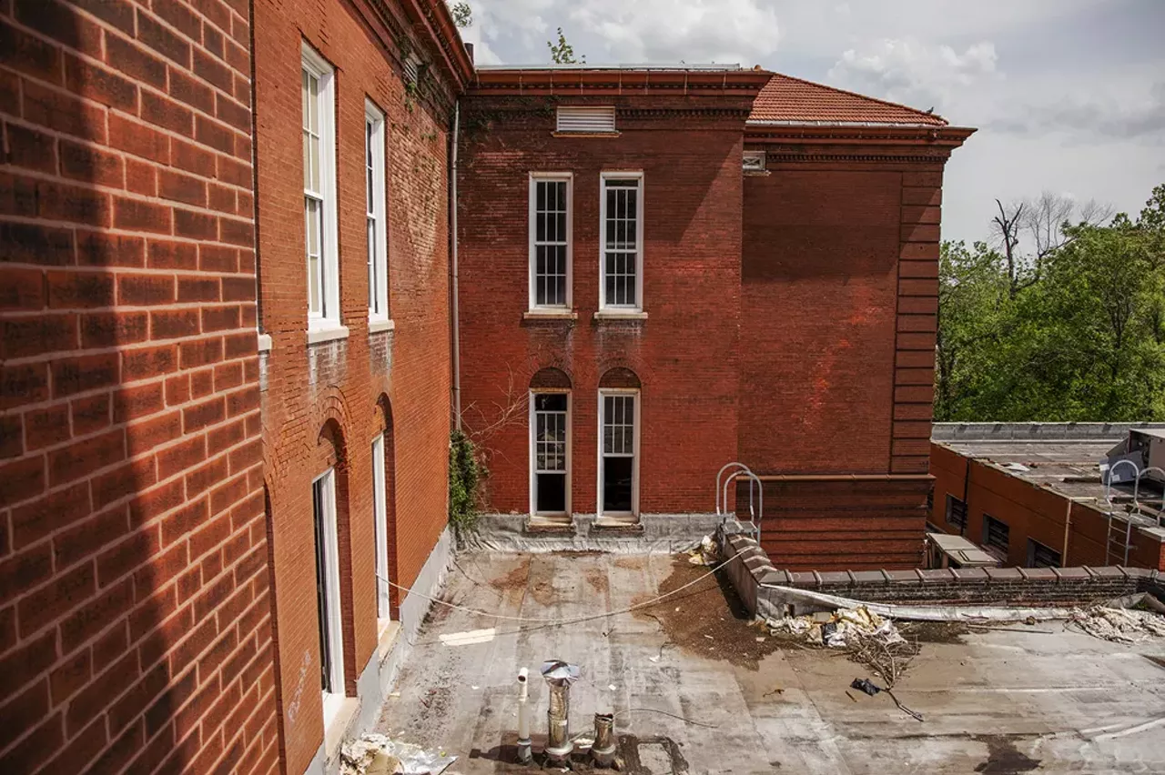 Image: Haunting Photos From Inside St. Louis' Long-Abandoned Eliot School