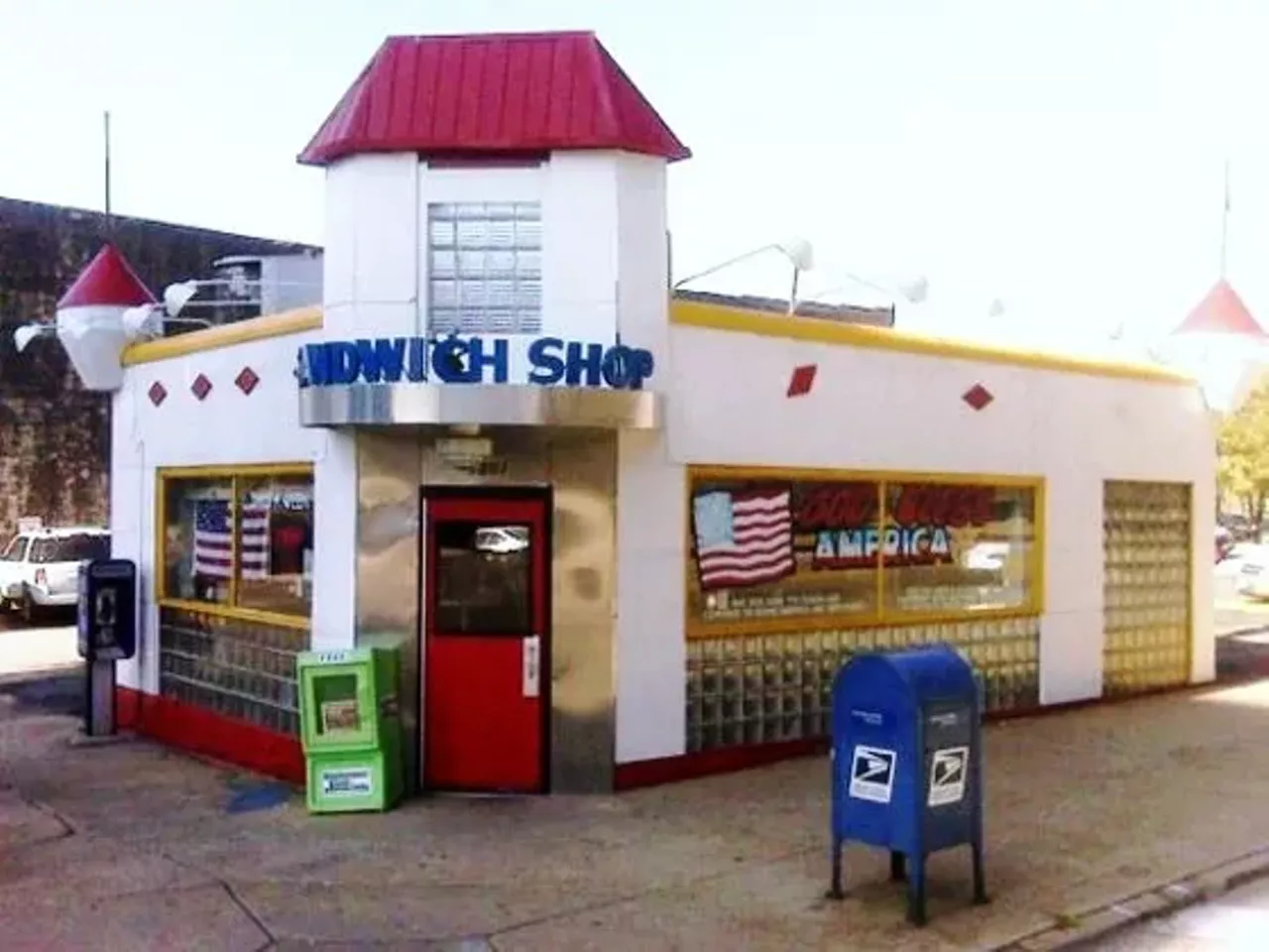 White Knight Diner 1801 Olive St. St. Louis, MO 63103 (314) 621-5949 You'll know White Knight Diner when you see it -- because it (sort of) looks like a little white castle on a downtown corner. Here you can get your diner favorites, from French toast to a slinger. Fun fact: Lots of the scenes from the movie White Palace were filmed here. Photo courtesy of Abby Schwarz, Yelp Community Manager.