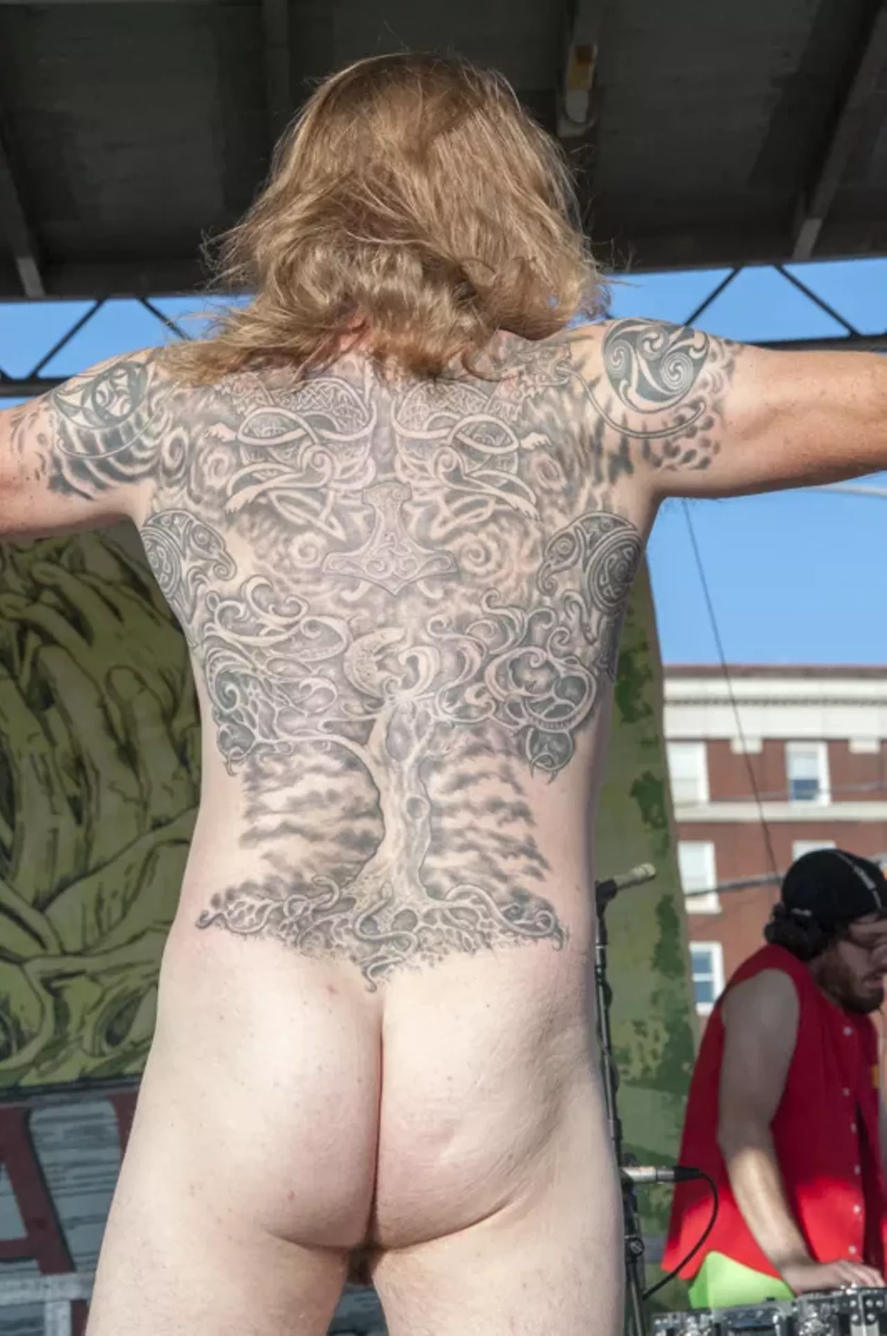 Back tat and butt crack: Both impressive.