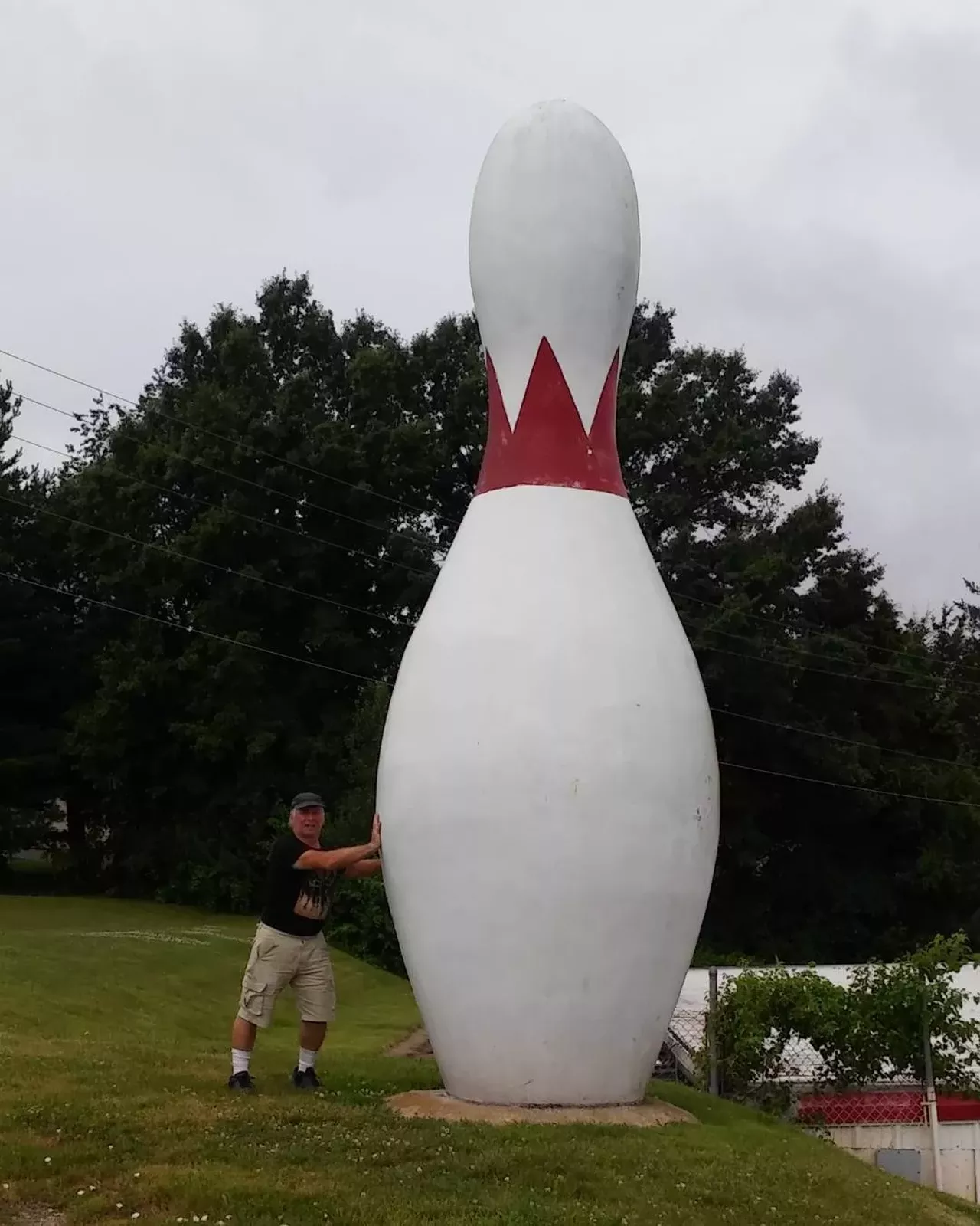 15-Foot-Tall Bowling Pin 6045 W. Outer Rd., Imperial, MO Have a bowler in your family? This is the photo opportunity that they've been waiting for! Head down to Imperial Bowl and "strike" a pose. Photo courtesy of redhindy / Instagram