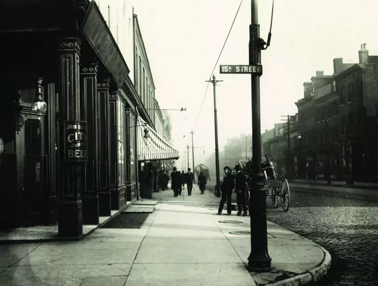 Franklin and Fifteenth streets looking west. Photograph, ca. 1900-1910.