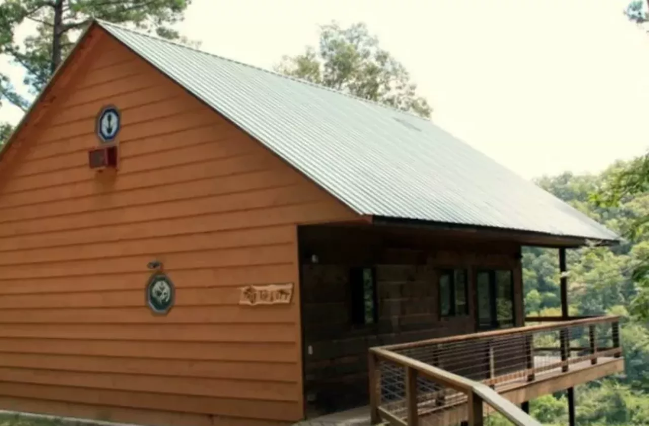 The Tree Top Loft River of Life Farm 1746 River of Life Drive Dora, MO 65637 417-261-7777 Another one of the excellent options at River of Life Farm? The Tree Top Loft. This tree house sleeps six people, so it's perfect when you want to bring a few more friends or family members along. This one also has the modern comforts you desire, and the beautiful view you crave. Photo courtesy of River of Life Farm.