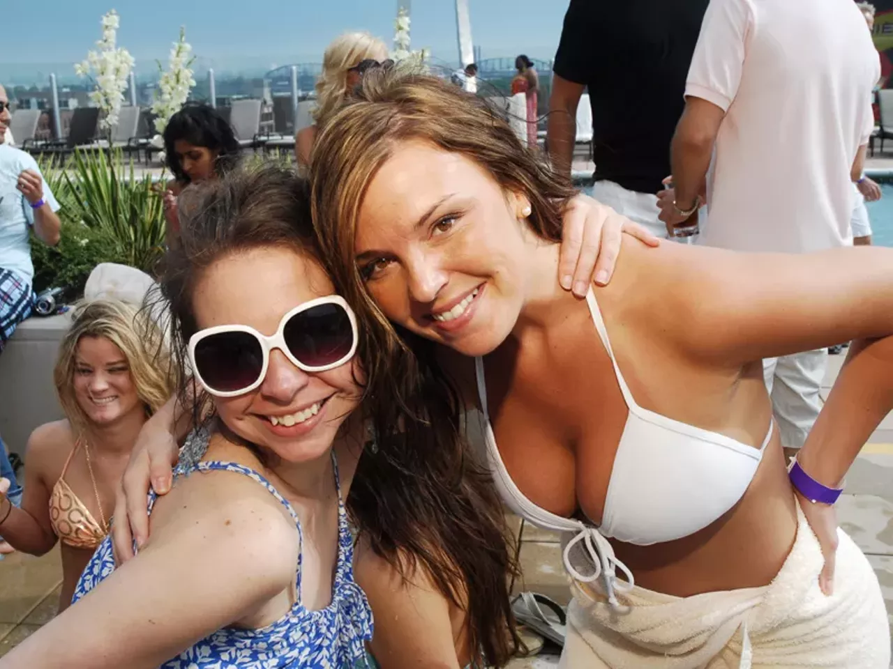 Who doesn't love a pool party, or at least, peeping in on one? See more photos. The Pussycat Dolls partied on the roof of the Four Seasons hotel on June 7.