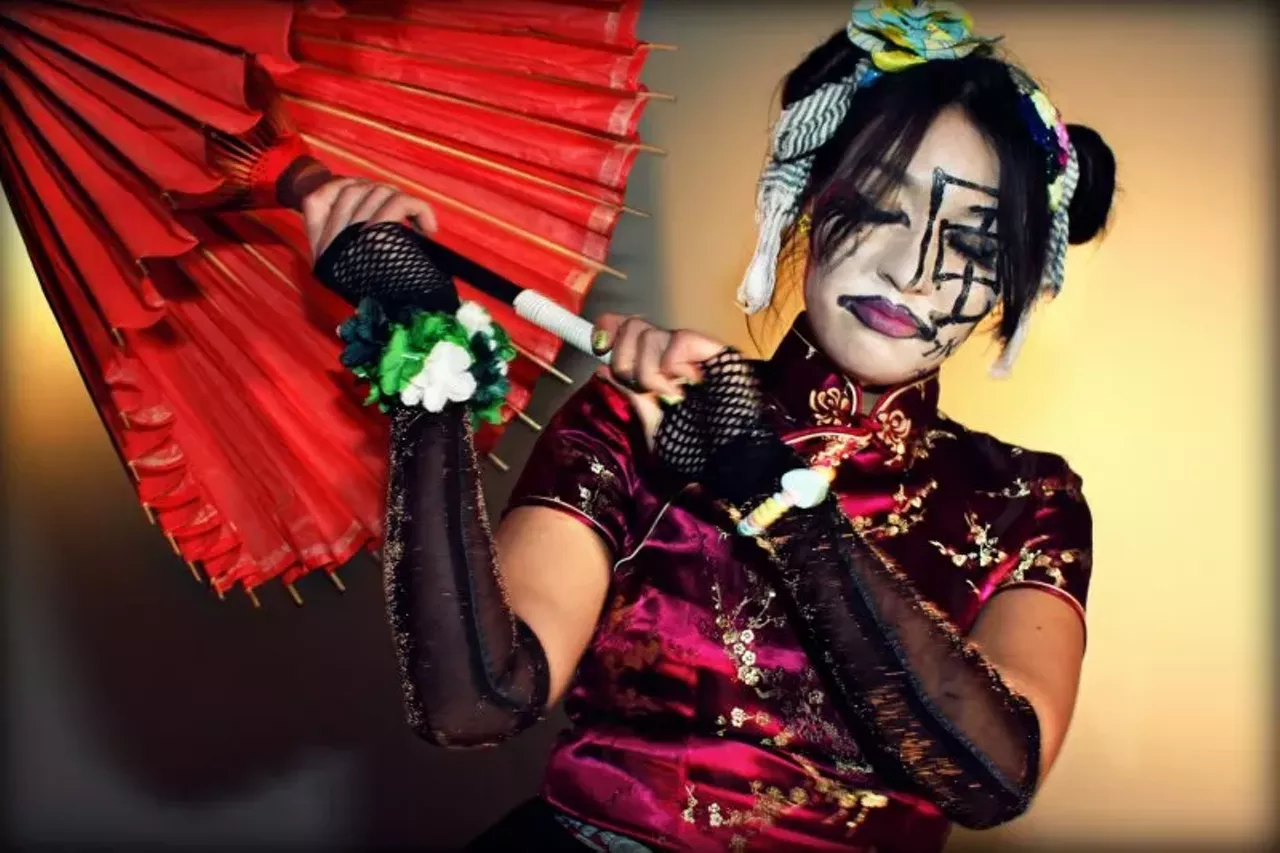 Lisa with her beautiful Asian inspired look: part kimono, part punk.