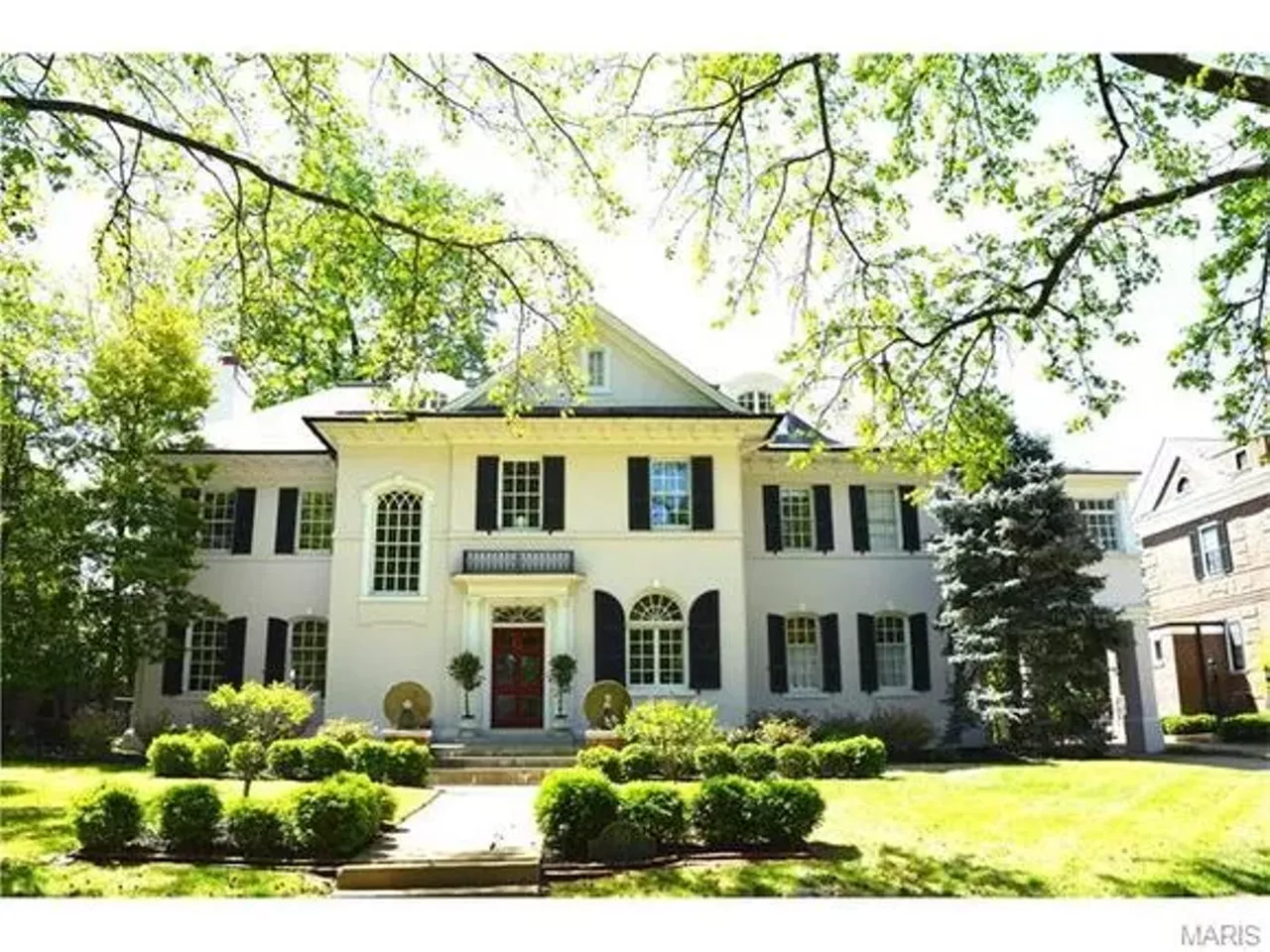 Hit up open houses and estate sales. Being nosy doesn't cost a thing, and both are a snoopy person's heaven -- a chance to ogle the city's awesome real estate and/or sort through the detritus of a life. Download the Estately app to find open houses, and visit Estatesales.net for estate sales in the area.