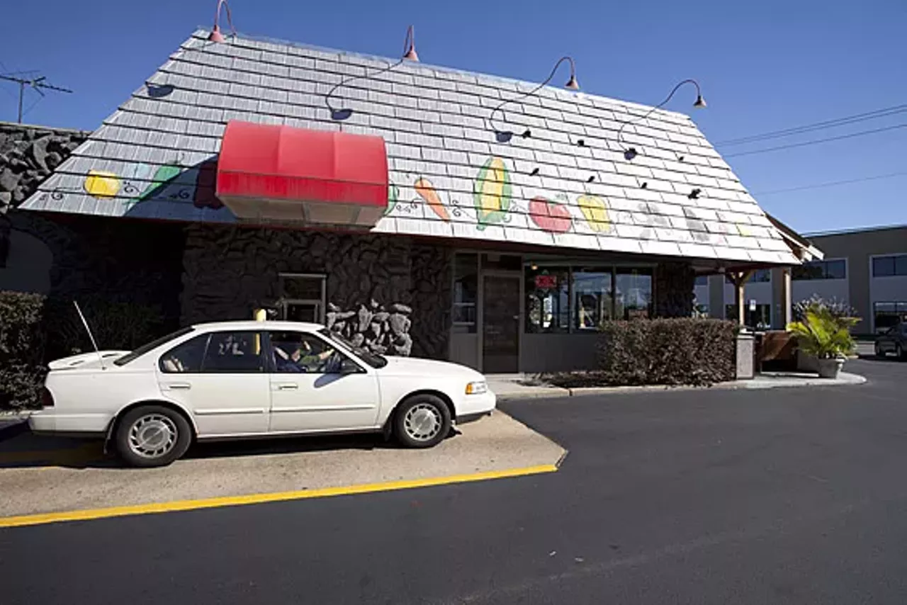 Nachomama's (9643 Manchester Road, Rock Hill; 314-961-9110) Welcome to the best independent Tex-Mex fast-food joint in St. Louis. Enjoy the tricolor tortilla chips served in flower pots to go along with guacamole that ranks among the area's best, and the salsas (especially the hottest version) that require a cold bottled beer. The kitchen specializes in burritos, quesadillas and the so-much-more-than-a-side-dish beans. But what you really need to do is order the nacho grande -- choose either steak, chicken, veggie or shrimp with guacamole, sour cream and pico. If you're in need of a quick fix, Nachomama's is speedy and handles pick-up-orders in a flash.