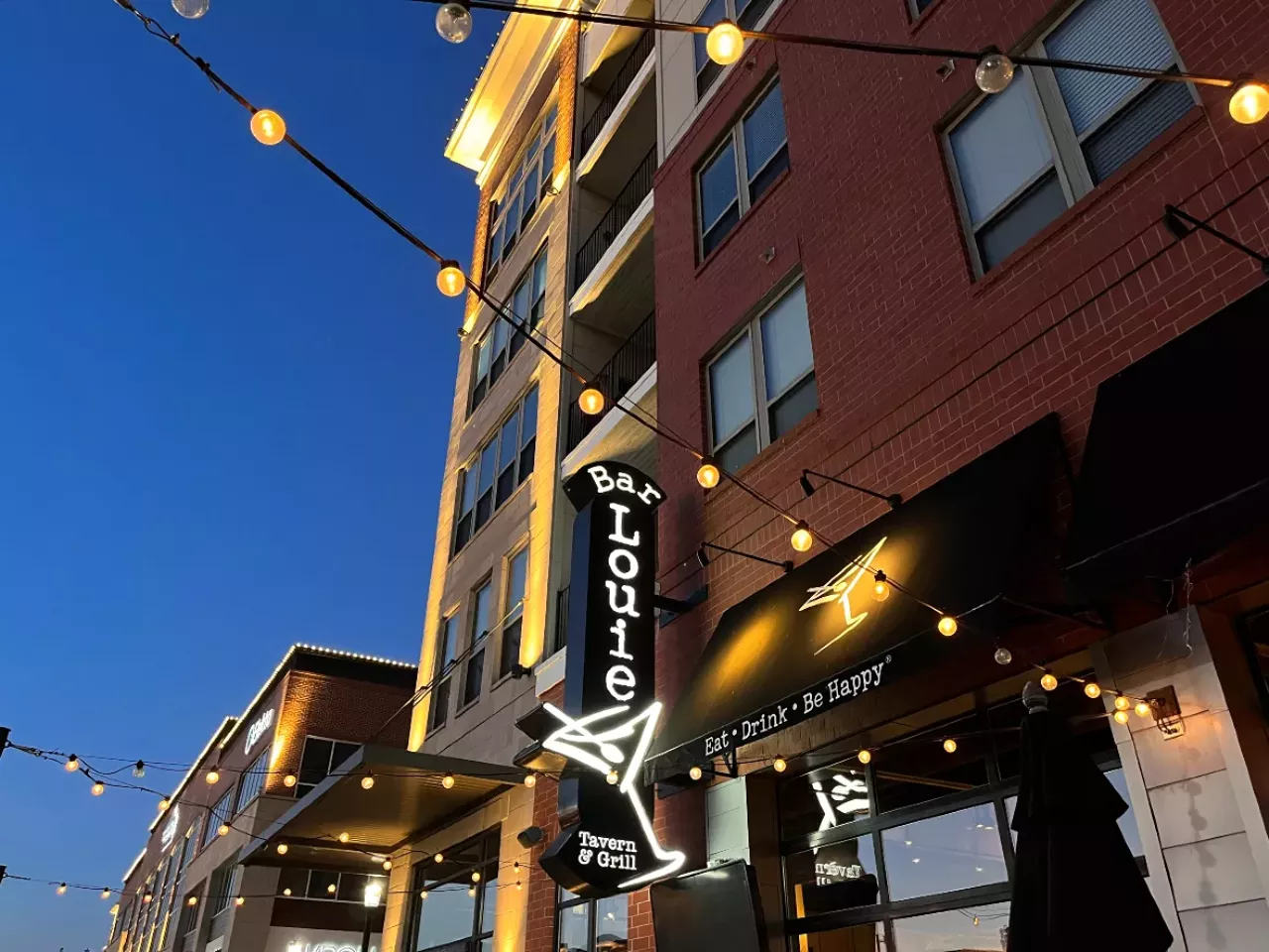 Bar Louie (1650 Beale Street, Suite 180; St. Charles)