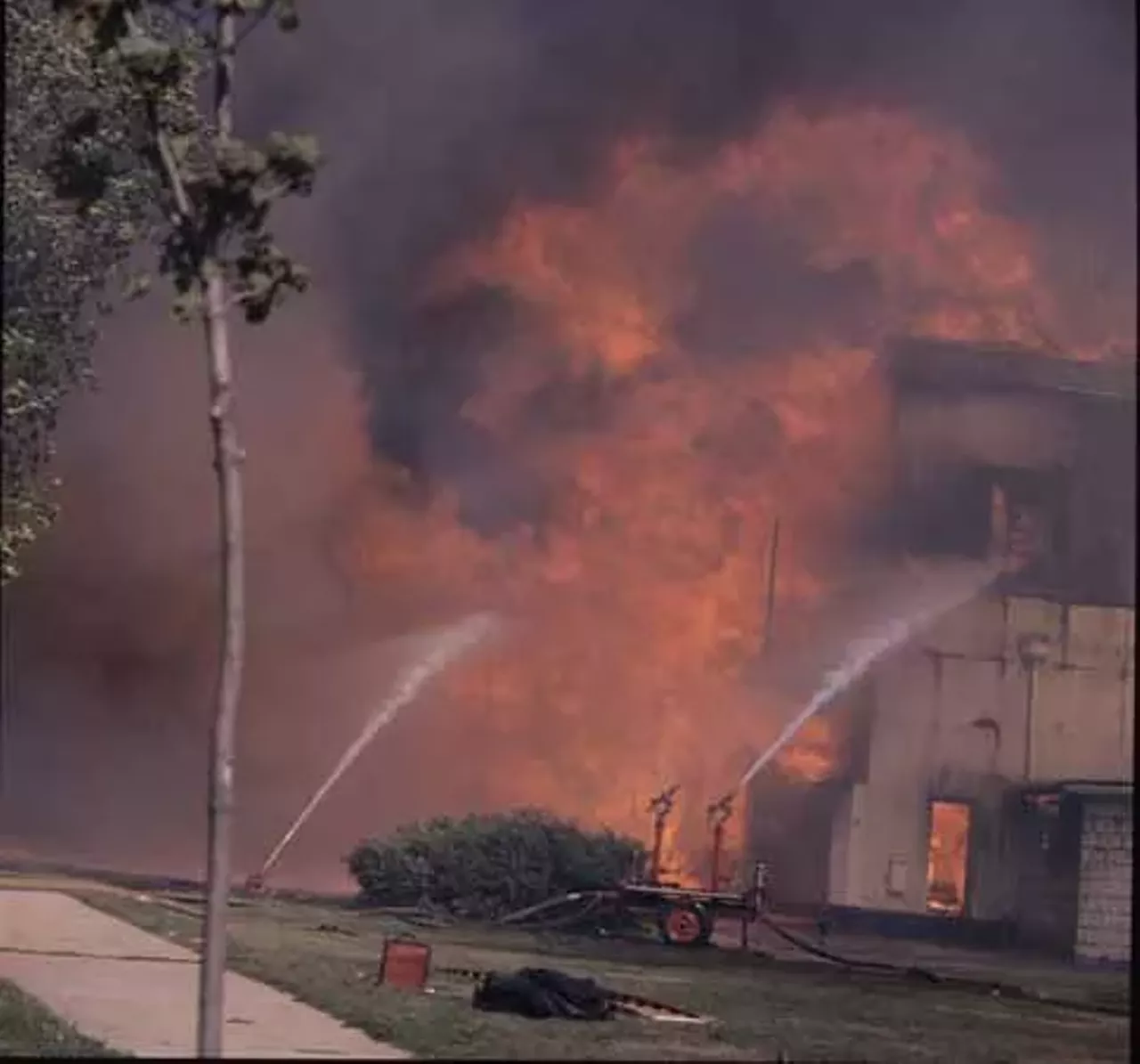 1963. Firefighters even took water from the amusement park's pool to use, but it didn't help.