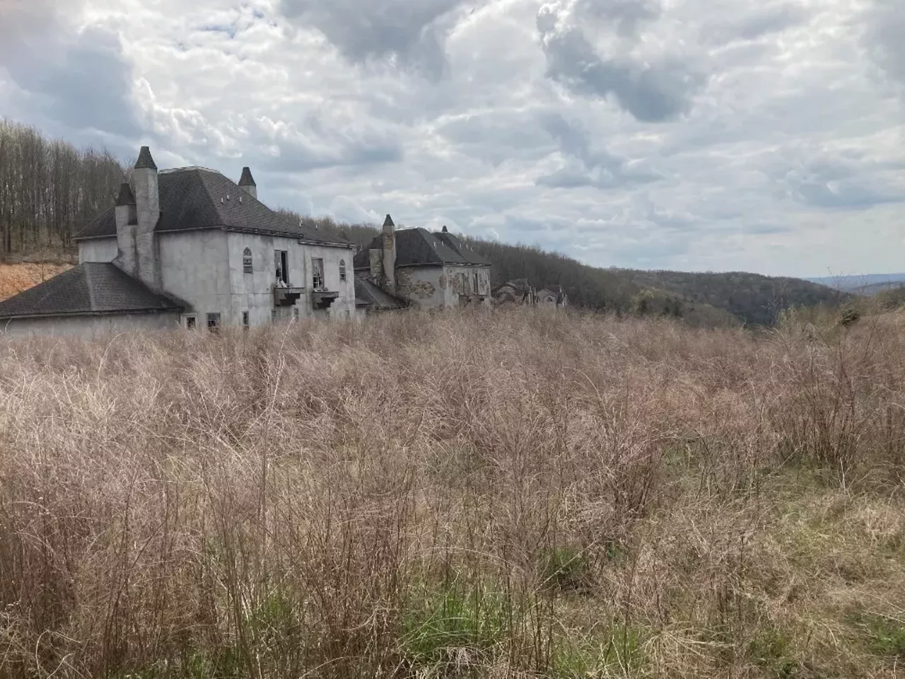 Image: These Abandoned Mansions in Branson Are Going Viral on TikTok [PHOTOS]