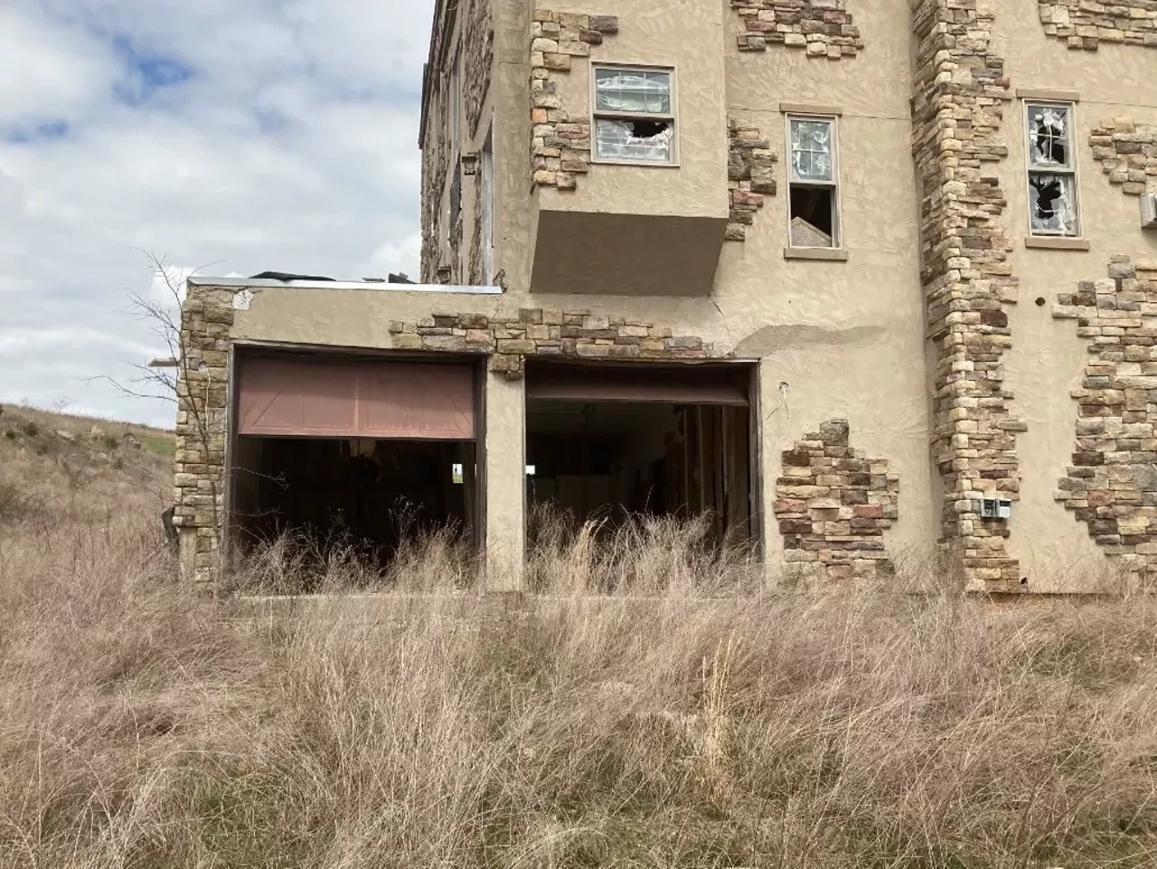 Image: These Abandoned Mansions in Branson Are Going Viral on TikTok [PHOTOS]