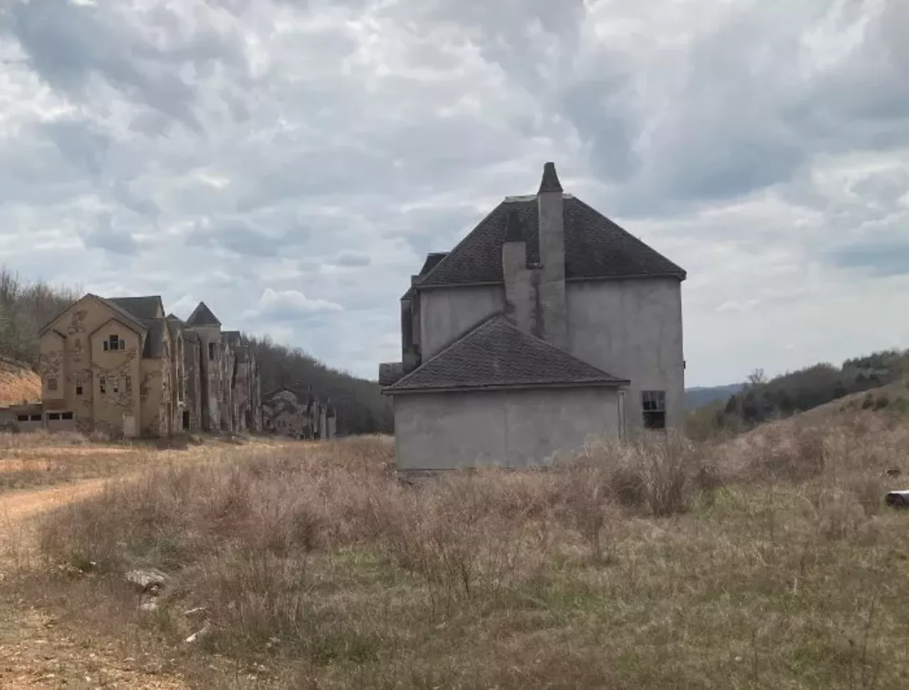 Image: These Abandoned Mansions in Branson Are Going Viral on TikTok [PHOTOS]