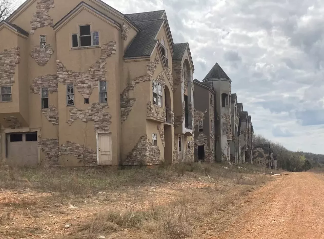 Image: These Abandoned Mansions in Branson Are Going Viral on TikTok [PHOTOS]