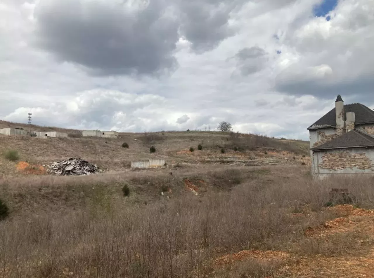 Image: These Abandoned Mansions in Branson Are Going Viral on TikTok [PHOTOS]