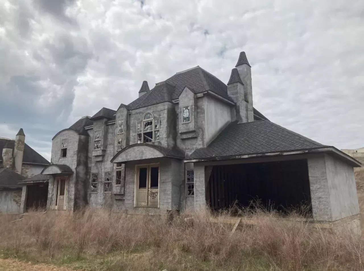 Image: These Abandoned Mansions in Branson Are Going Viral on TikTok [PHOTOS]