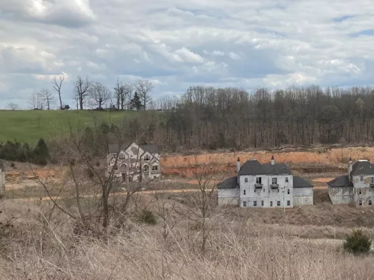 Image: These Abandoned Mansions in Branson Are Going Viral on TikTok [PHOTOS]