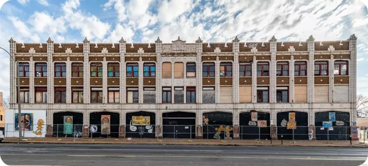 Image: St. Louis' Grandview Arcade Building Is Ready For a Makeover [PHOTOS]