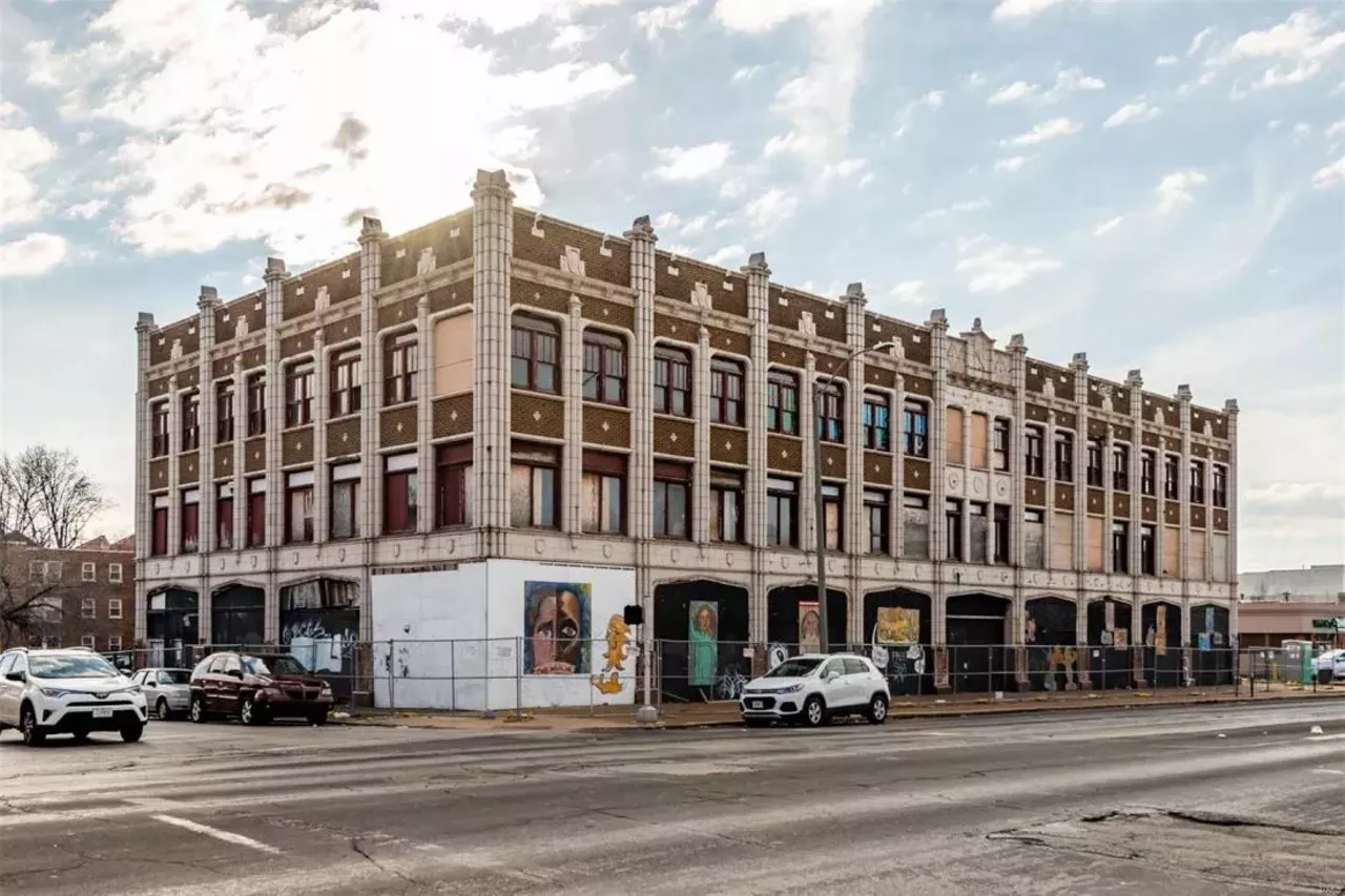 Image: St. Louis' Grandview Arcade Building Is Ready For a Makeover [PHOTOS]