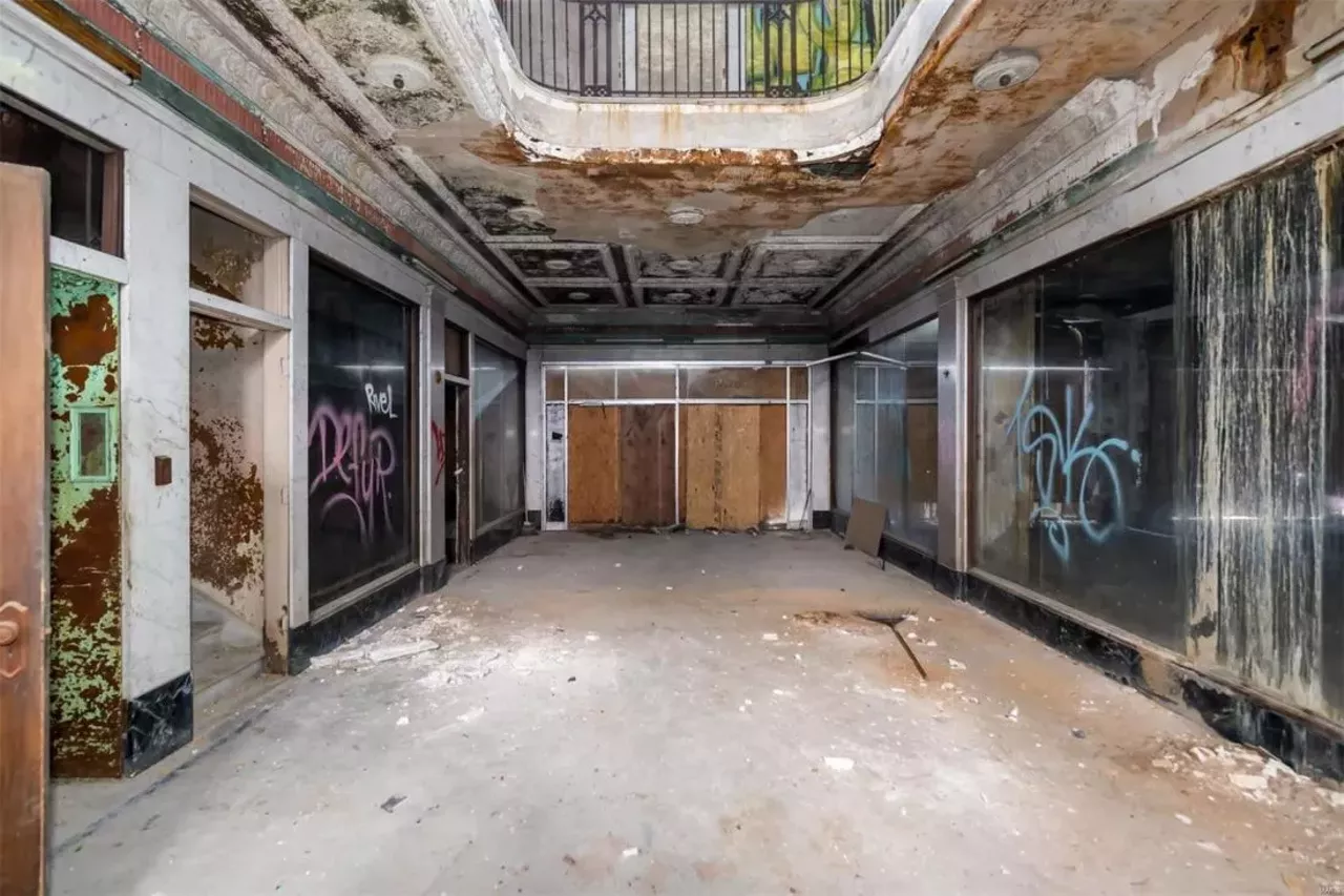 Image: St. Louis' Grandview Arcade Building Is Ready For a Makeover [PHOTOS]