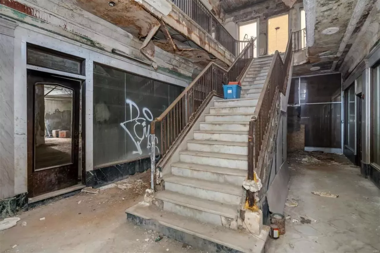 Image: St. Louis' Grandview Arcade Building Is Ready For a Makeover [PHOTOS]
