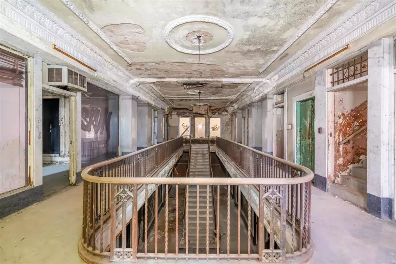 Image: St. Louis' Grandview Arcade Building Is Ready For a Makeover [PHOTOS]