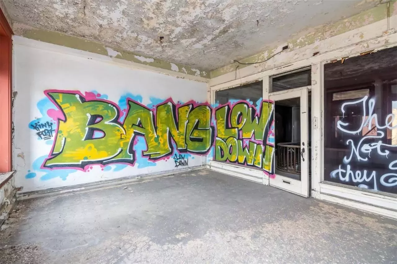 Image: St. Louis' Grandview Arcade Building Is Ready For a Makeover [PHOTOS]
