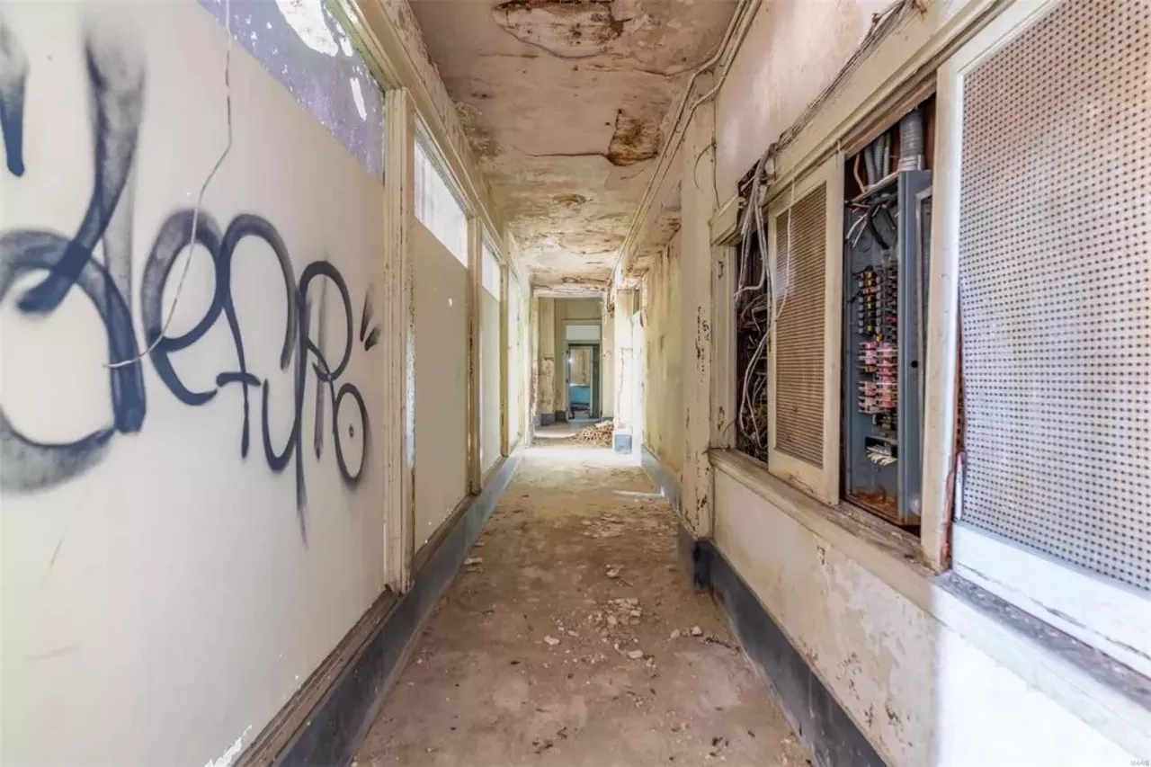 Image: St. Louis' Grandview Arcade Building Is Ready For a Makeover [PHOTOS]
