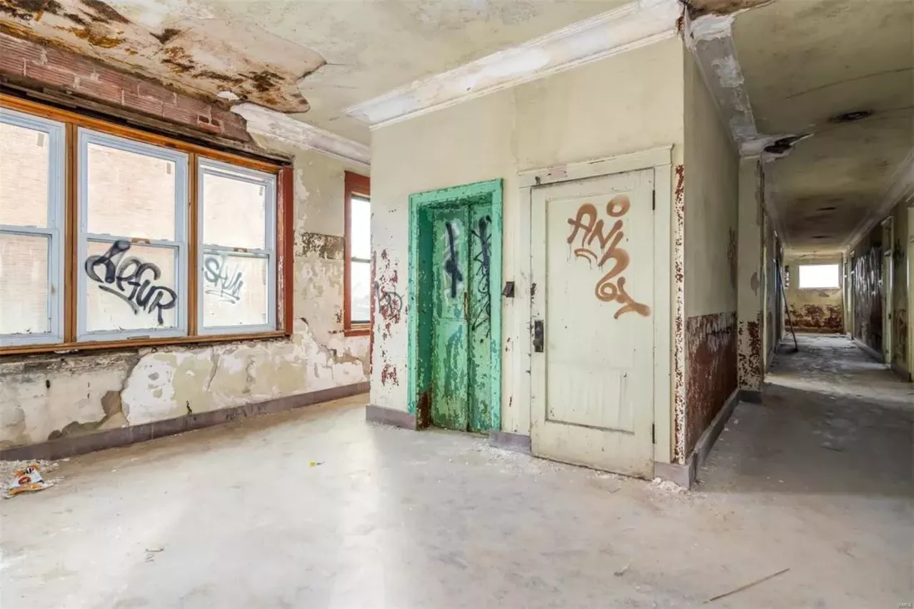Image: St. Louis' Grandview Arcade Building Is Ready For a Makeover [PHOTOS]