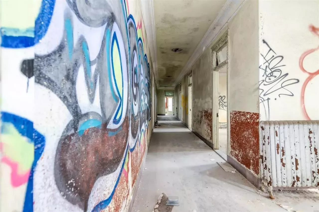 Image: St. Louis' Grandview Arcade Building Is Ready For a Makeover [PHOTOS]