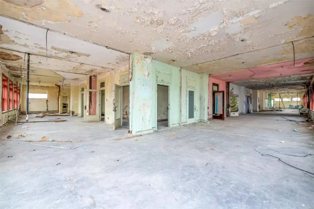 Image: St. Louis' Grandview Arcade Building Is Ready For a Makeover [PHOTOS]