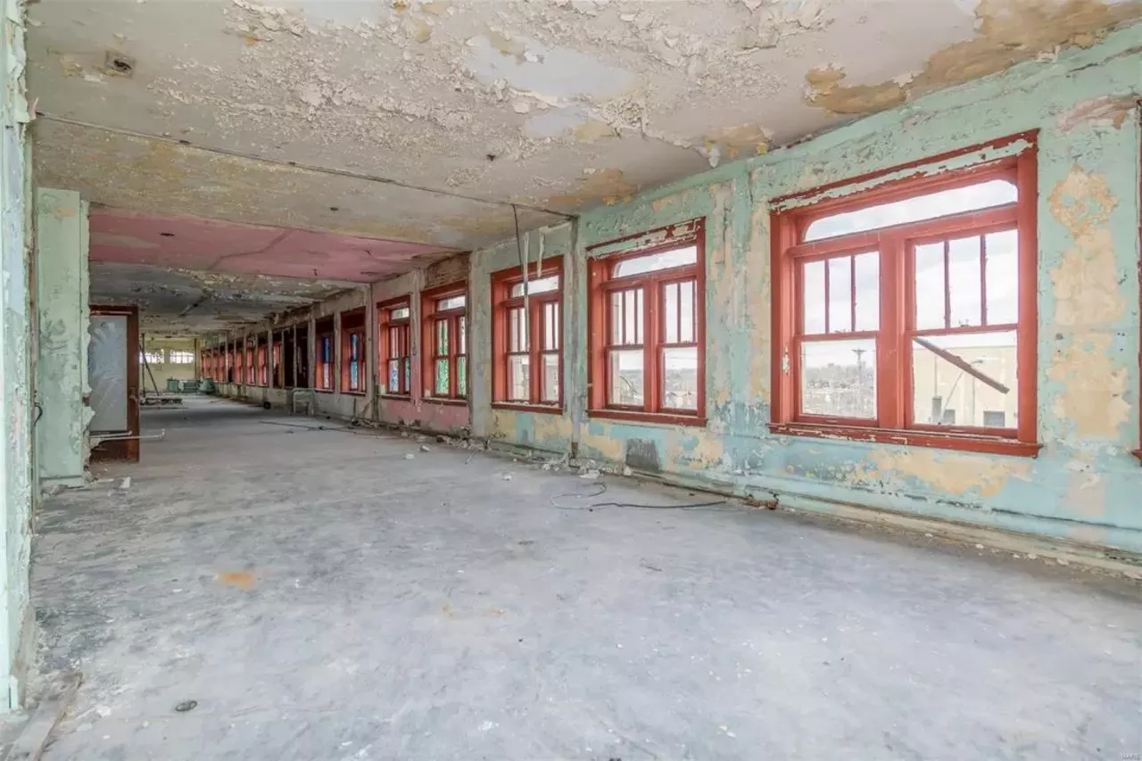 Image: St. Louis' Grandview Arcade Building Is Ready For a Makeover [PHOTOS]