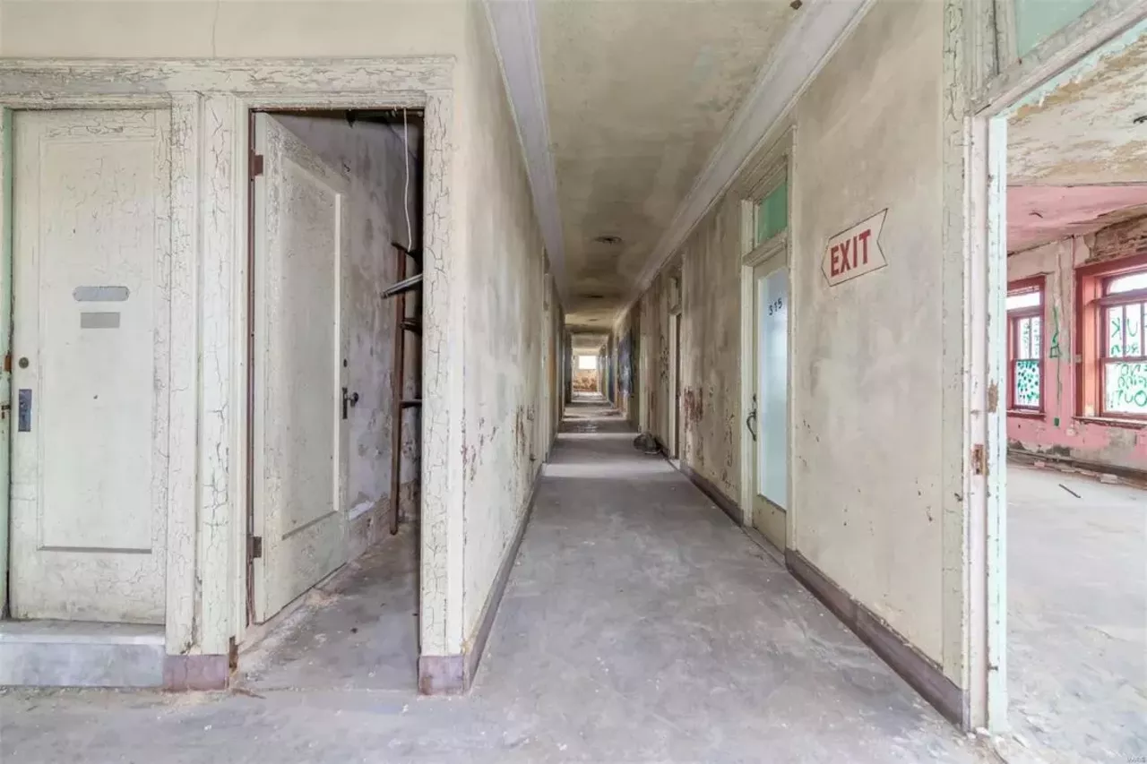 Image: St. Louis' Grandview Arcade Building Is Ready For a Makeover [PHOTOS]