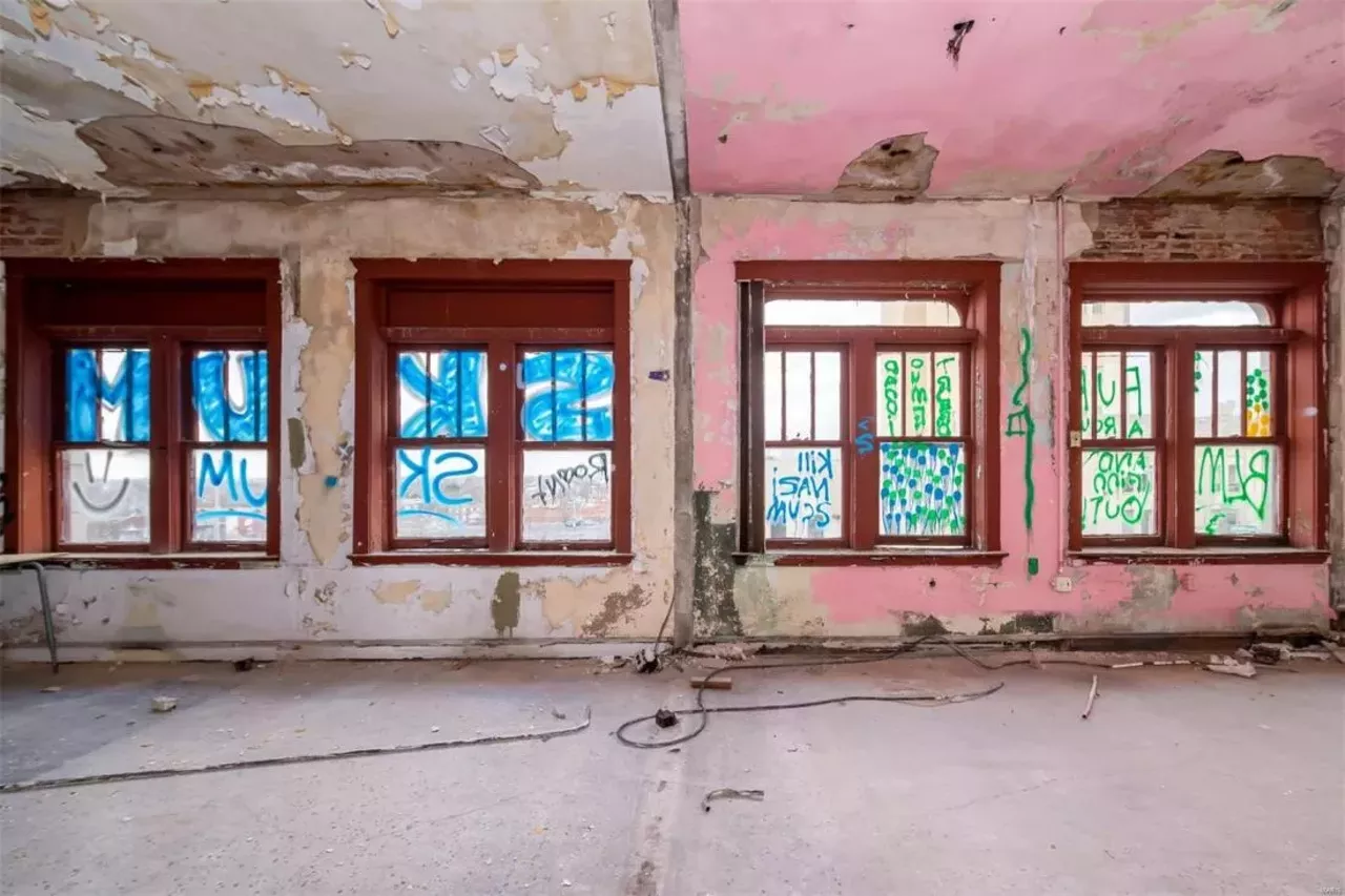 Image: St. Louis' Grandview Arcade Building Is Ready For a Makeover [PHOTOS]