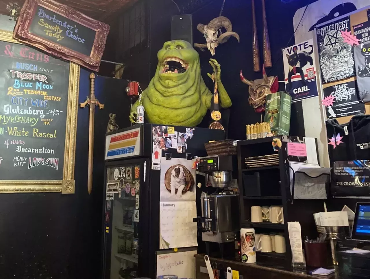 I continued on past Eddie's Guitars and the Post, a sports bar which has some seriously underrated Philly cheesesteaks. I checked into a hipster-ish pub called the Crow's Nest for a pint of 4 Hands' Divided Sky and again was surprised to find it also very busy. I checked my phone to make sure it wasn't a holiday, or that a meteor wasn't headed straight for the planet, and came to the conclusion that Maplewood just likes to blow off some steam at lunch time. 
