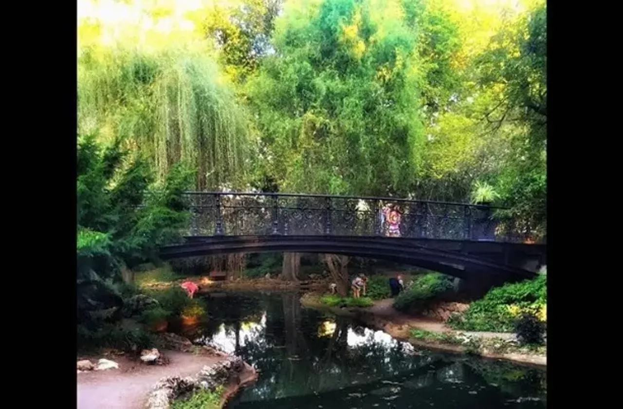 The footbridge in Lafayette Park The ultimate prom pic location would look perfect on your Instagram feed, don't you think? The neighborhood is a beautiful place to explore, too. Photo via vibbi.com, courtesy of Instagram / @mynameissprinkle.