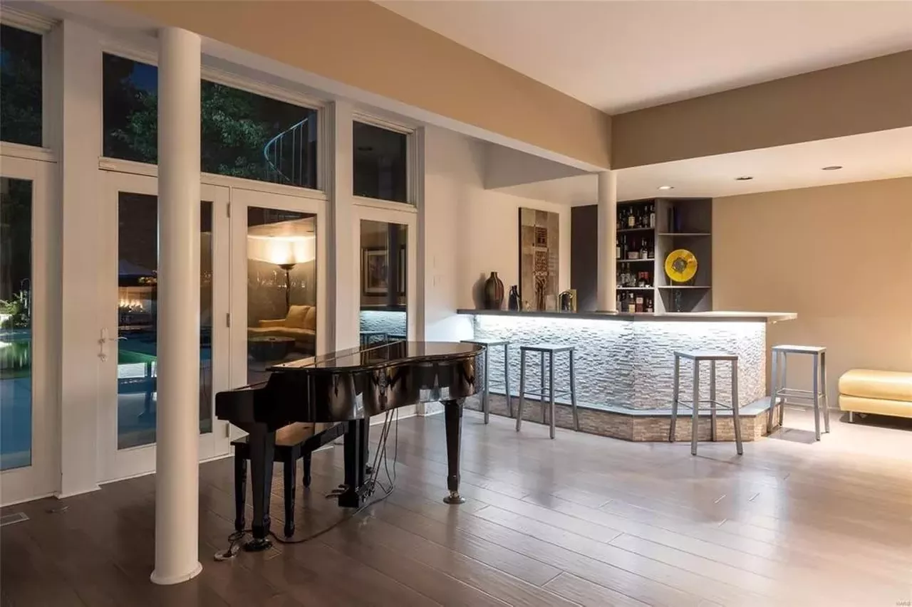 Image: It&#146;s Very 'Miami Vice' Inside this St. Louis Mansion on Lindell [PHOTOS]