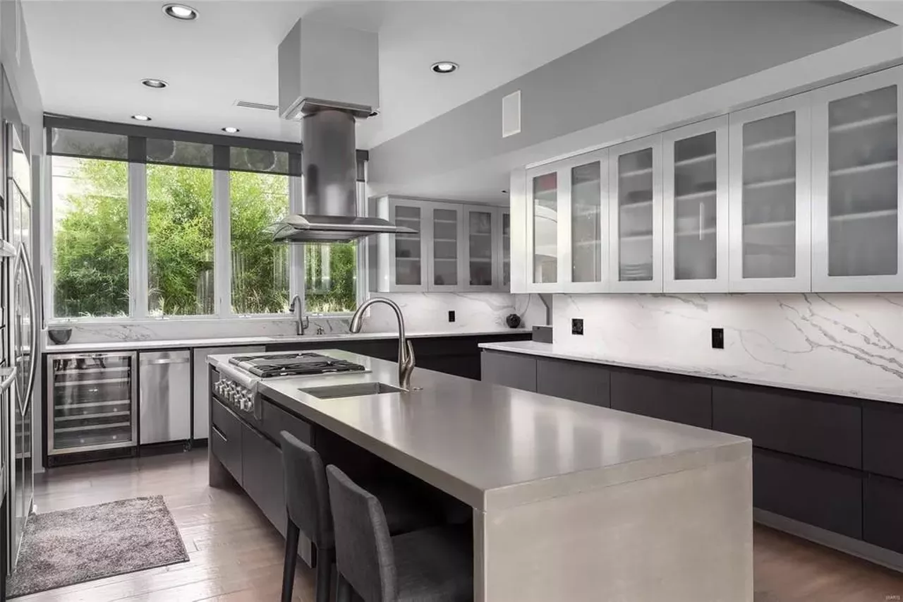 Image: It&#146;s Very 'Miami Vice' Inside this St. Louis Mansion on Lindell [PHOTOS]