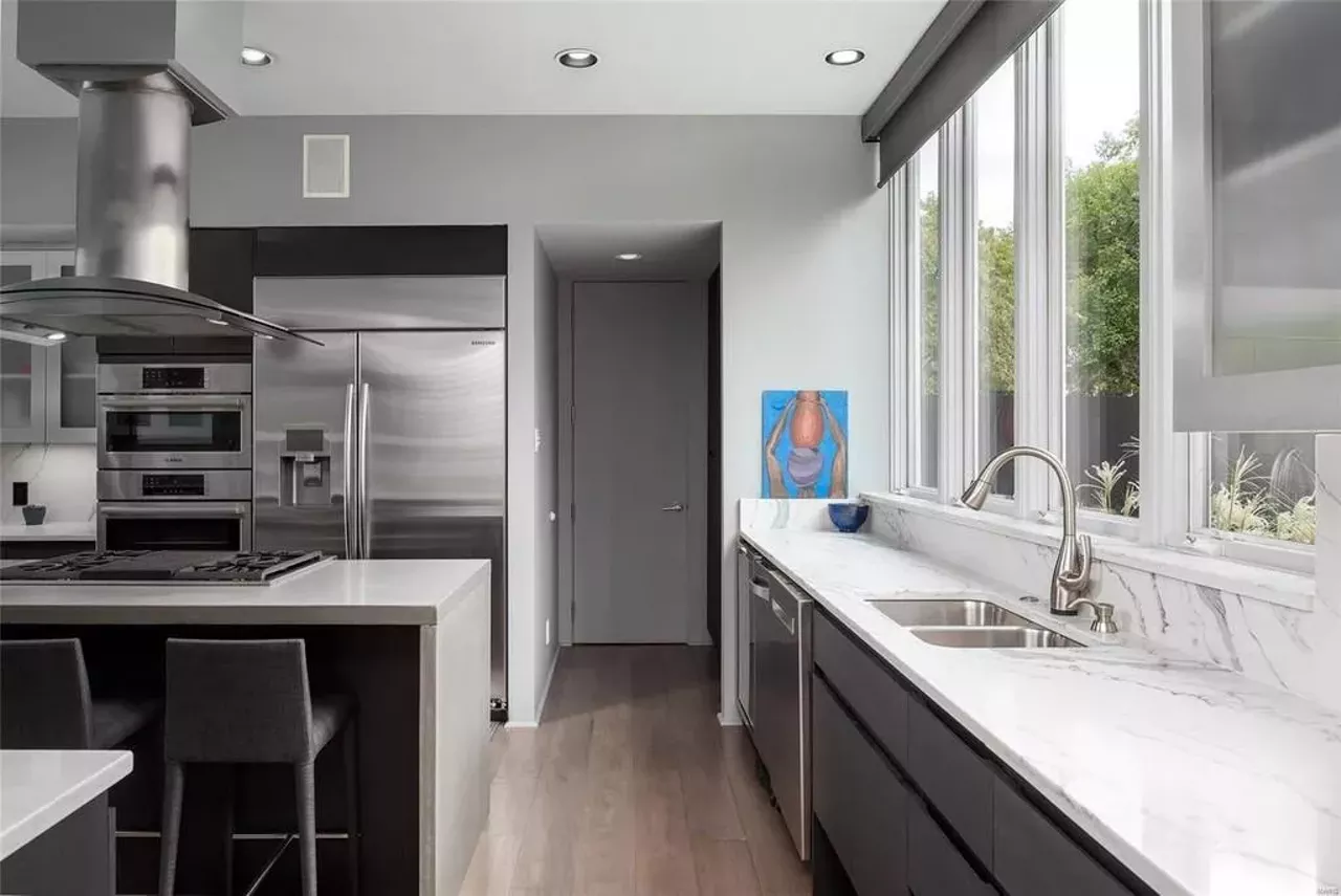 Image: It&#146;s Very 'Miami Vice' Inside this St. Louis Mansion on Lindell [PHOTOS]