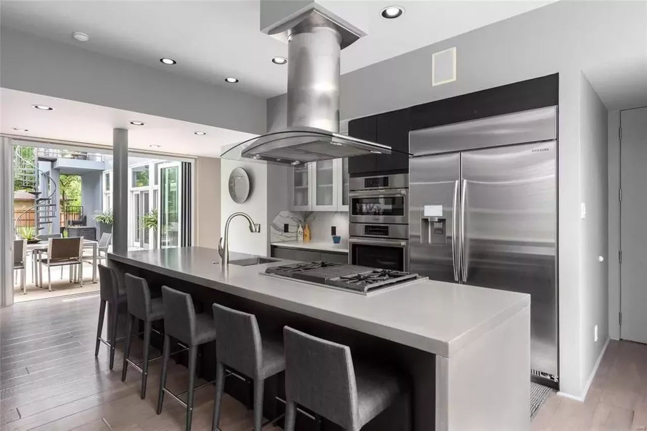 Image: It&#146;s Very 'Miami Vice' Inside this St. Louis Mansion on Lindell [PHOTOS]