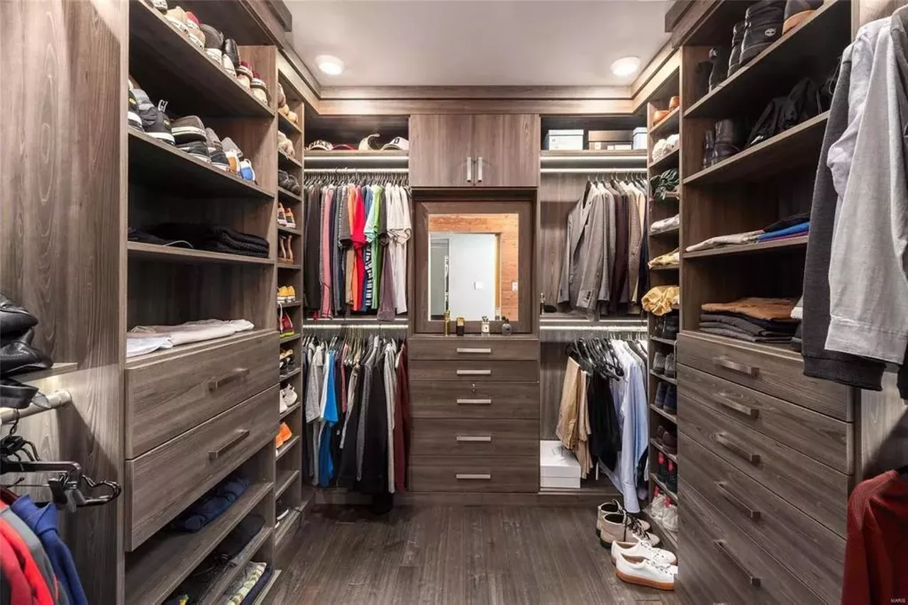 Image: It&#146;s Very 'Miami Vice' Inside this St. Louis Mansion on Lindell [PHOTOS]