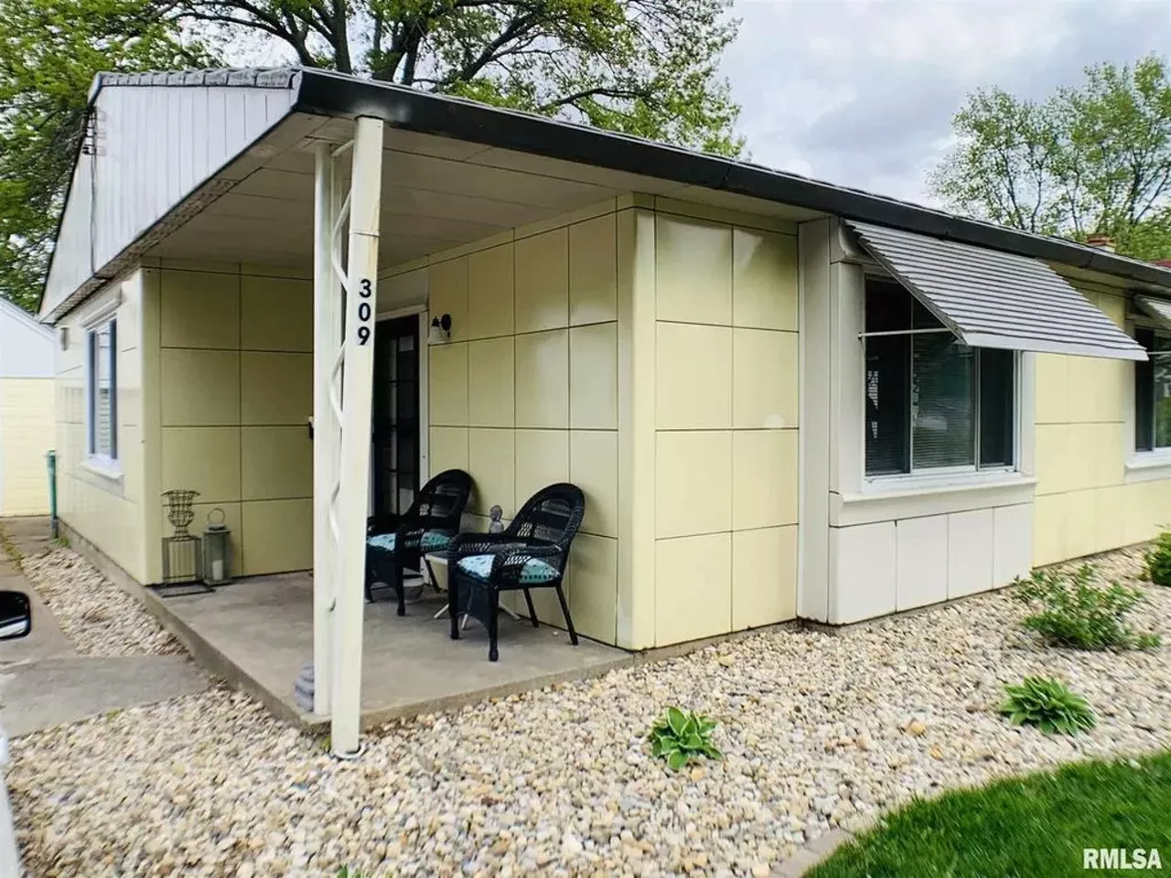 Image: Rare Lustron Steel House For Sale in Illinois [PHOTOS]