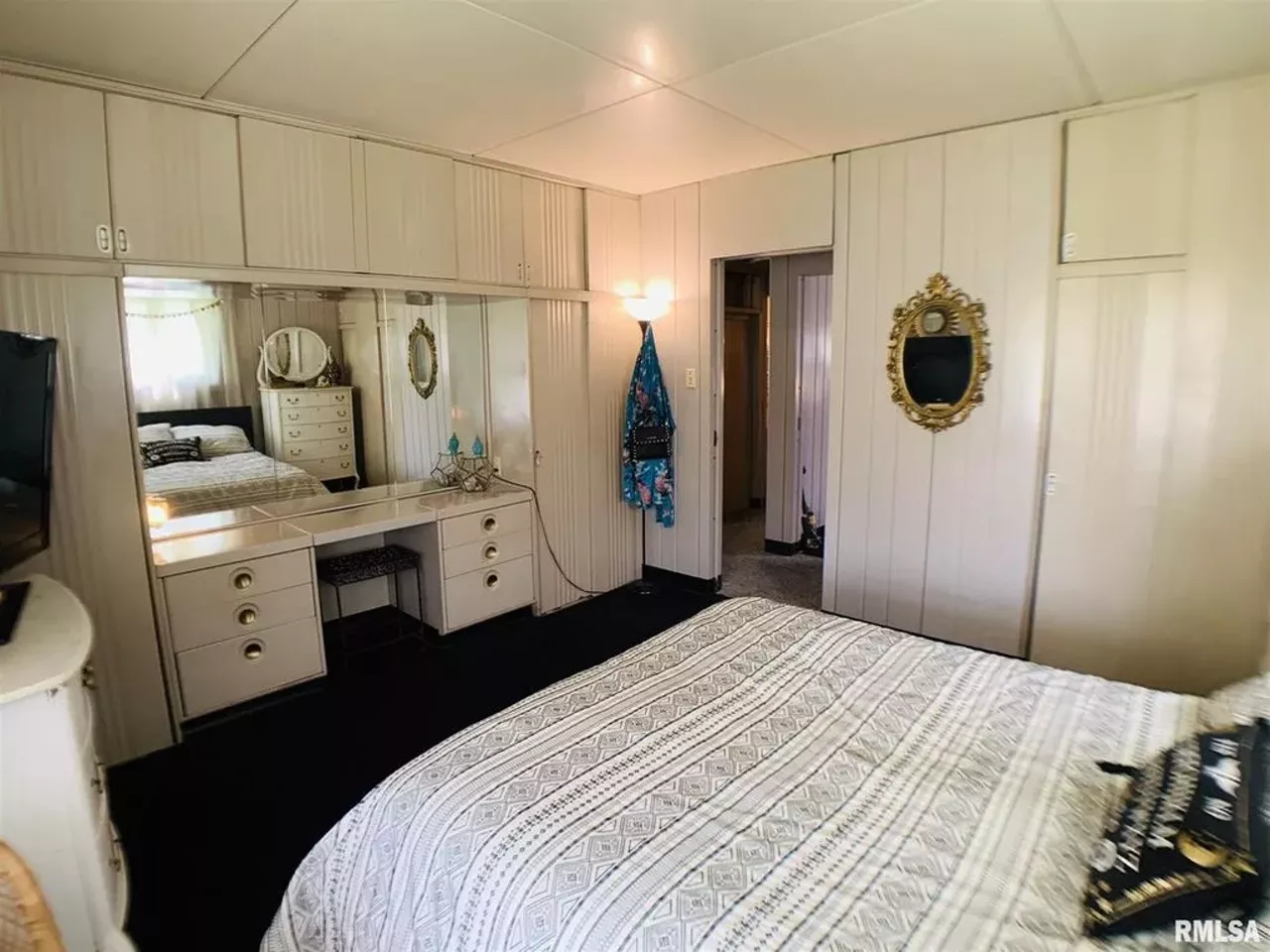 Image: Rare Lustron Steel House For Sale in Illinois [PHOTOS]