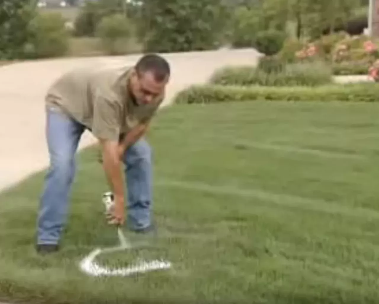 Missouri One Call This commercial had a very effective jingle. Its purpose was to get the word out about getting your utility lines marked before you go digging in your yard. But for us, we'll just never forget that bass-heavy voice giving us "Stop. Call before you dig. Call 1-800-DIG-RITE" and "Dig safely, it's the law." Photo courtesy of YouTube
