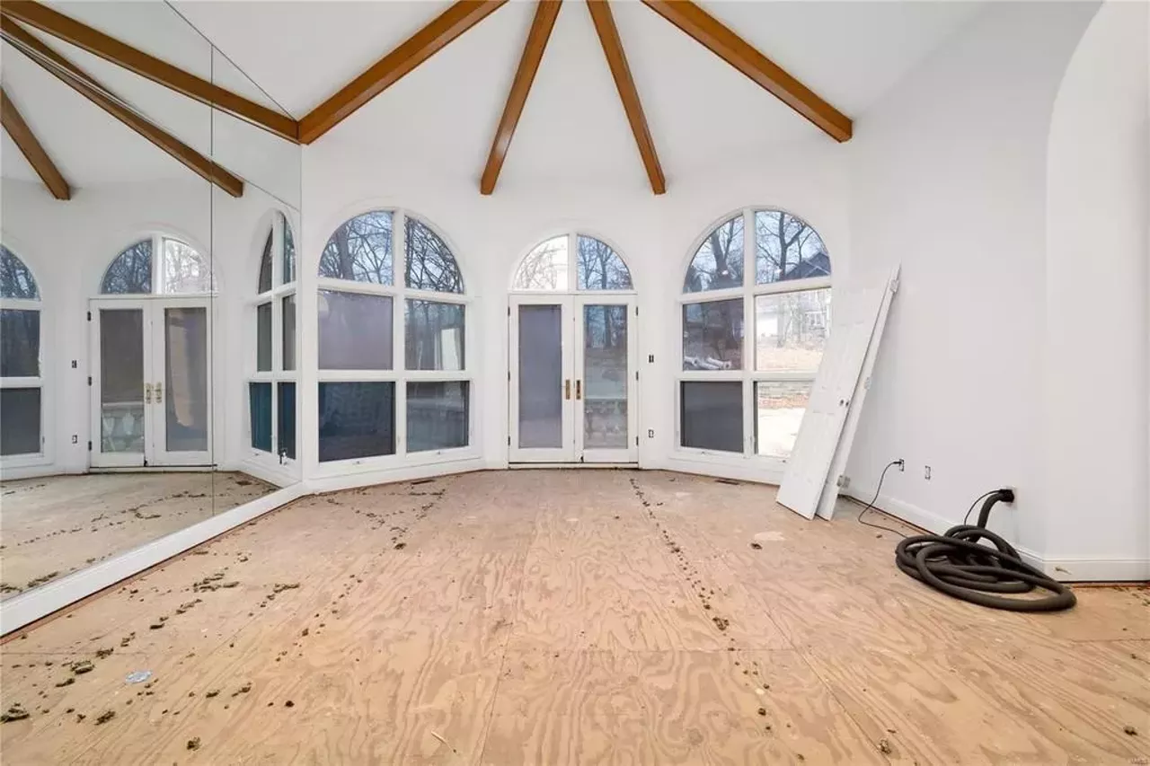 Image: UPDATE: Nelly's Crumbling Mansion in St. Louis Has Finally Been Sold [PHOTOS]