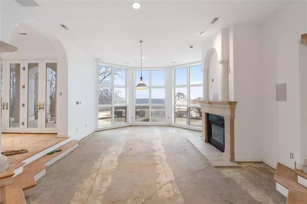 Image: UPDATE: Nelly's Crumbling Mansion in St. Louis Has Finally Been Sold [PHOTOS]