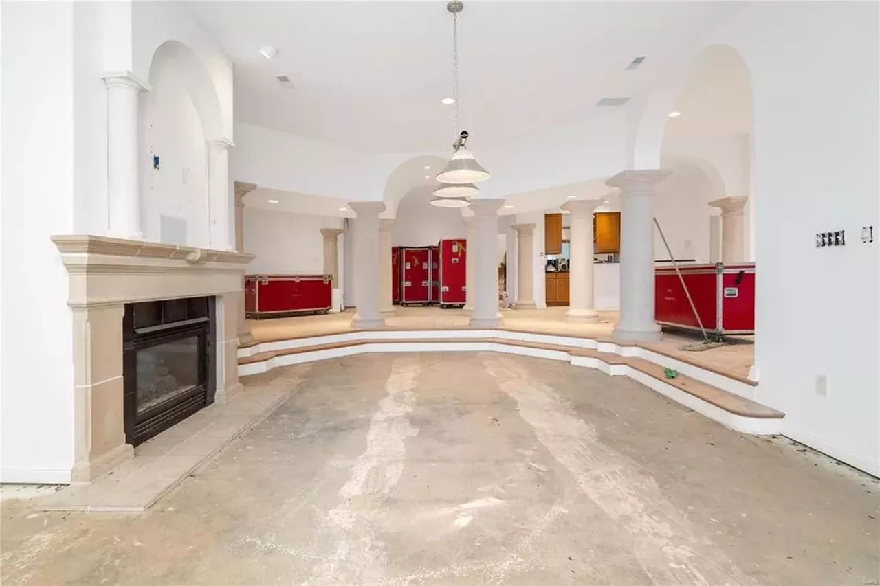 Image: UPDATE: Nelly's Crumbling Mansion in St. Louis Has Finally Been Sold [PHOTOS]