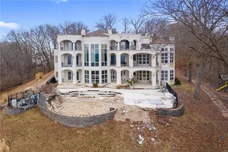 Image: UPDATE: Nelly's Crumbling Mansion in St. Louis Has Finally Been Sold [PHOTOS]
