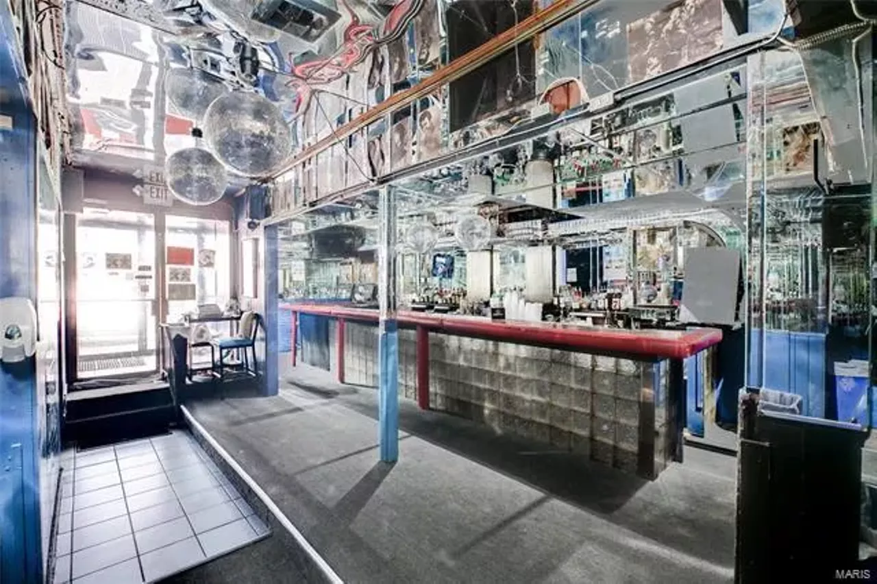 Image: The Mike Talayna's Jukebox Building on Hampton Is For Sale [PHOTOS]