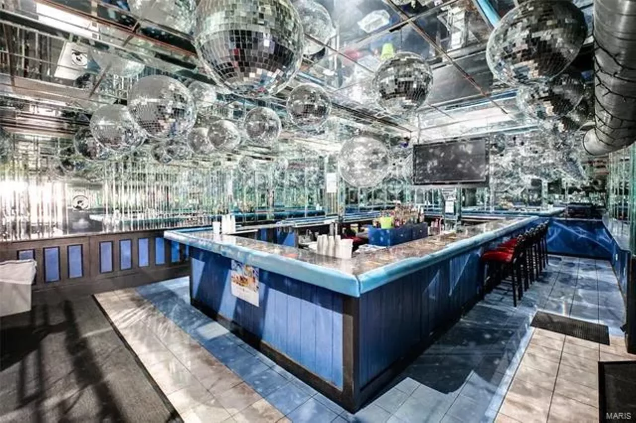 Image: The Mike Talayna's Jukebox Building on Hampton Is For Sale [PHOTOS]