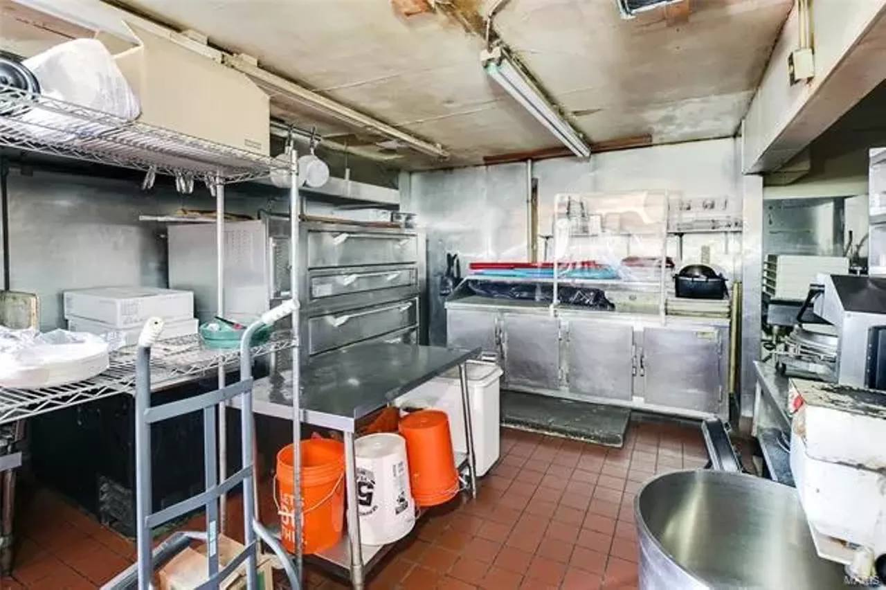 Image: The Mike Talayna's Jukebox Building on Hampton Is For Sale [PHOTOS]